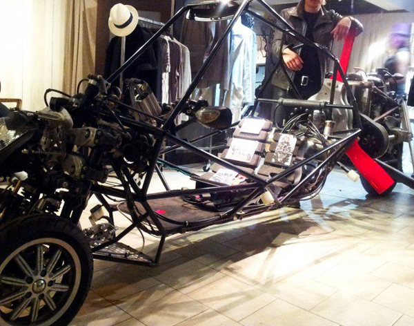 سریعترین موتورسیکلت پرنده جهان سریعترین موتورسیکلت پرنده جهان