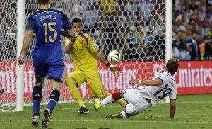 Mario Goetze, Sergio Romero