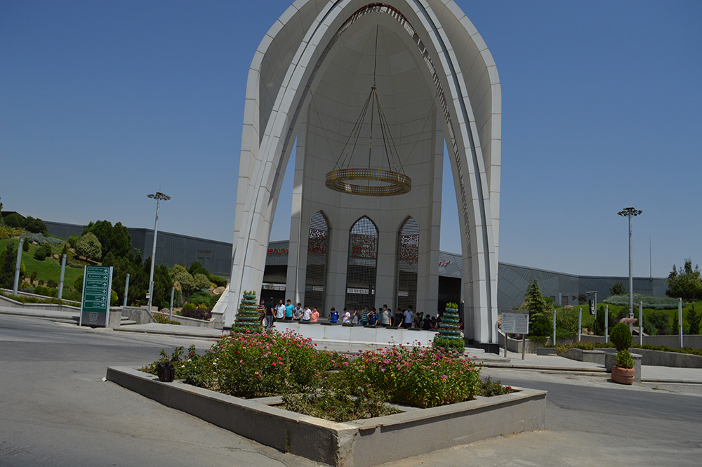 اردوی یک روزه برج میلاد – دلفیناریوم – آسمان نما – باغ موزه دفاع مقدس-استخر